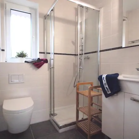 Anker Mit Umzaeunter Sonnenterrasse アパート Gollendorf